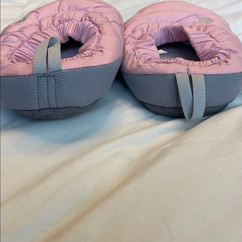 The North Face girls cushion slippers